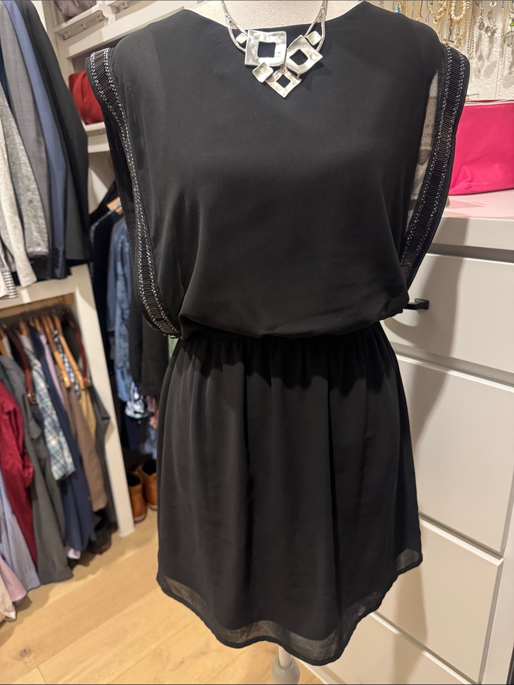 Chic Black Sleeveless Mini Dress with Trimmed Shoulders Size Small - Chiffon